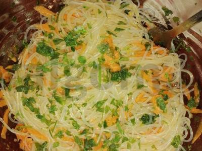 Funchosa su morkomis pagrindine nuotrauka