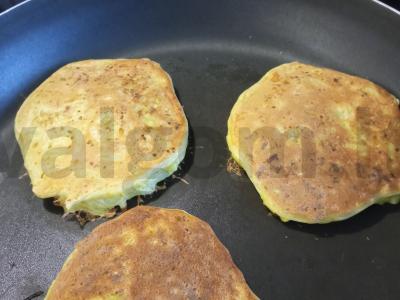 Naudingos cukinijų blynai Žingsnis 3