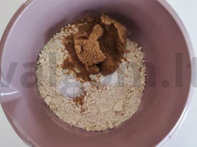 Namų Velykų keksas su cukatais Žingsnis 1