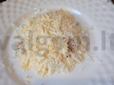 Saulėgrąžų salotos su žuvies konservais Žingsnis 3