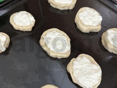 Nuostabūs varškėčiai su vyšniomis Žingsnis 5