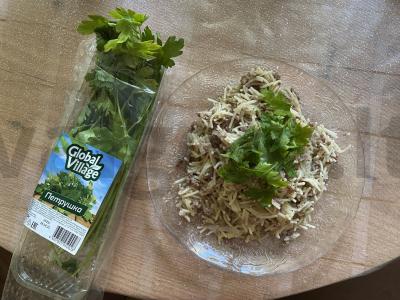 Makaronai su faršu ir sultinga petražole pagrindine nuotrauka