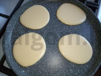 Vaniliniai blynai su pienu pusryčiams Žingsnis 3