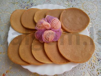 Vaniliniai blynai su pienu pusryčiams pagrindine nuotrauka