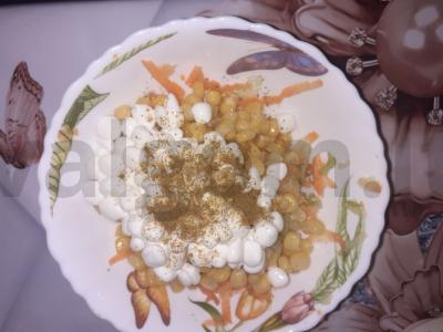 Morkų, kukurūzų ir varškės salotas Žingsnis 3