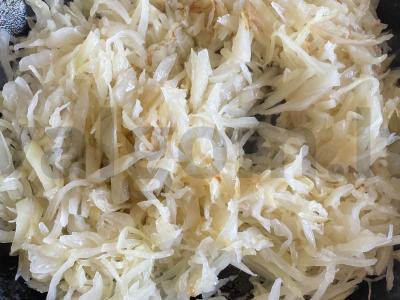 Troškinta kopūstai su žaliu svogūnu Žingsnis 2