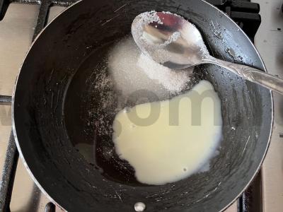 Namų karameliniai saldainiai iš cukraus ir kondensuoto pieno Žingsnis 1