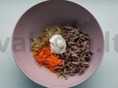 Salotas su širdelėmis ir morkomis su majonezu Žingsnis 3