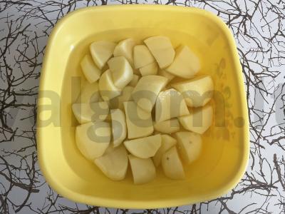 Grietinėlės bulvės su plutele ir žolelėmis Žingsnis 1