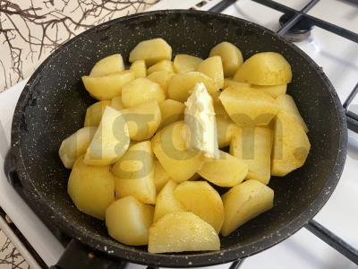 Grietinėlės bulvės su plutele ir žolelėmis Žingsnis 5