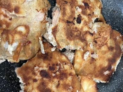 Menkių filė tešloje iš blynų miltų ir pieno pagrindine nuotrauka