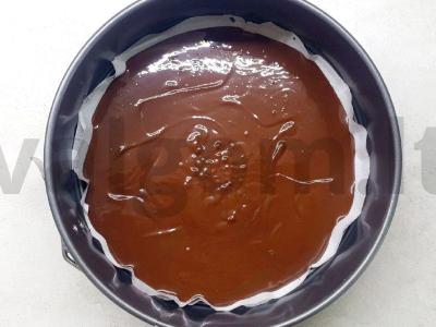 Šokoladinis desertas su granatų sėklomis ir pistacijomis Žingsnis 2