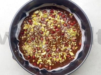 Šokoladinis desertas su granatų sėklomis ir pistacijomis Žingsnis 3