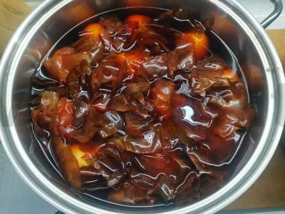 Kiaušiniai dažyti svogūnų lukštuose Žingsnis 5