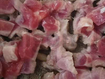 Kiauliena su daržovėmis ir grybais Žingsnis 1