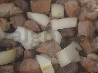 Kiauliena su daržovėmis ir grybais Žingsnis 2