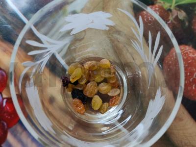 Arbata su levandomis ir razinomis Žingsnis 1