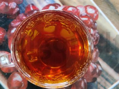 Arbata su levandomis ir razinomis pagrindine nuotrauka