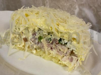 Salotas „Švelnus“ su rūkytomis vištienos krūtinėlėmis pagrindine nuotrauka