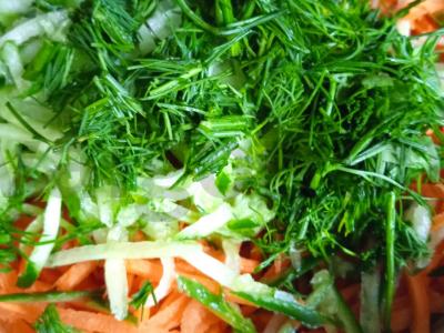 Aštrus morkų ir agurkų salotas Žingsnis 2