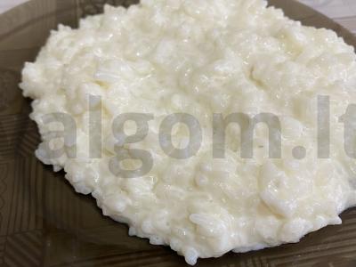 Pieninė ryžių košė pagrindine nuotrauka