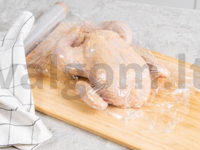 Vištiena, visa kepama orkaitėje ant butelio Žingsnis 2