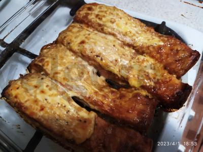 Raudona žuvis orkaitėje sojų padažo ir garstyčių marinate pagrindine nuotrauka