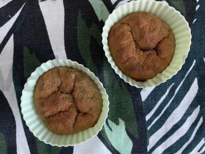 Avižiniai keksiukai su kriauše ir linų sėmenimis pagrindine nuotrauka