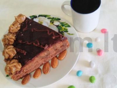Šokoladinis tortas „Praha“ su migdolų miltais ir romo sirupu pagrindine nuotrauka