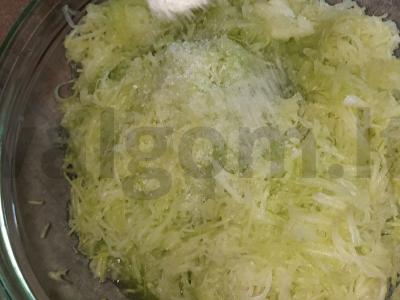 Cukinijų blynai su žolelėmis Žingsnis 3