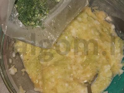 Cukinijų blynai su žolelėmis Žingsnis 10