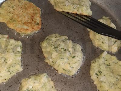 Cukinijų blynai su žolelėmis Žingsnis 12