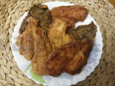 Plačiakampio filė su traškia plutele keptuvėje pagrindine nuotrauka