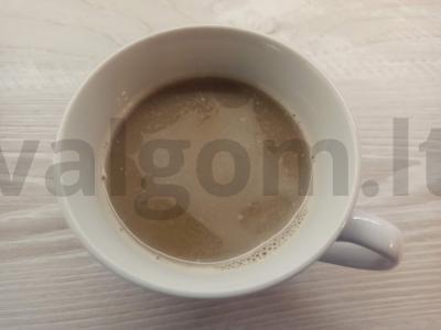 Kavos gėrimas su raudonosiomis serbentėmis ir imbieru pagrindine nuotrauka