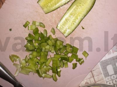 Žalias salotas su šaltai rūkytomis žuvimis Žingsnis 2