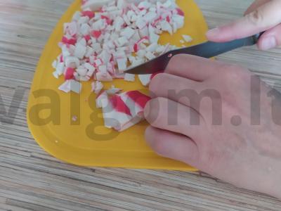 Koralinis salotas su krabų mėsa Žingsnis 3