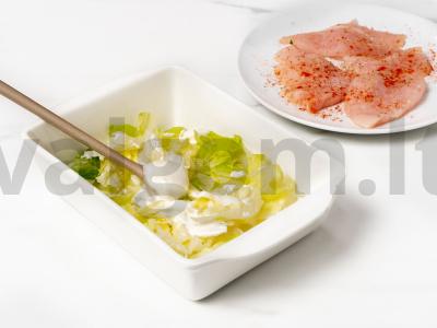 Kepta kalakutienos filė su Pekino kopūstais Žingsnis 1