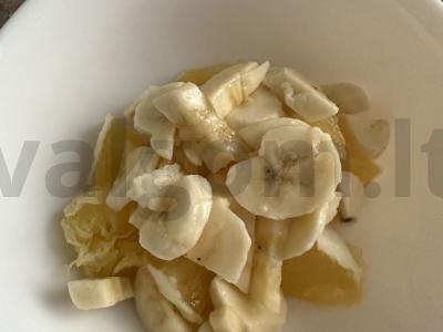 Vaisių salotas „Vasaros“ su grietine ir medumi Žingsnis 2