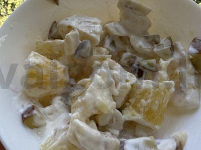 Vaisių salotas „Vasaros“ su grietine ir medumi pagrindine nuotrauka