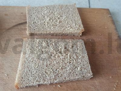 Šiltas sumuštinis su kotletu ir marinuotu agurku Žingsnis 1