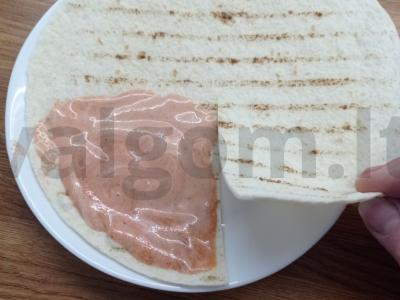 Tortilija su kumpiu, sūriu ir adžika Žingsnis 2