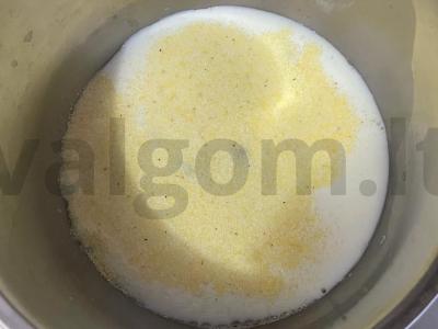 Polenta su džiovintais vaisiais ir bananais Žingsnis 3