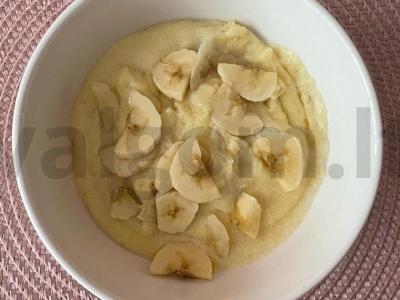 Polenta su džiovintais vaisiais ir bananais pagrindine nuotrauka