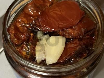 Džiovinti pomidorai pagrindine nuotrauka