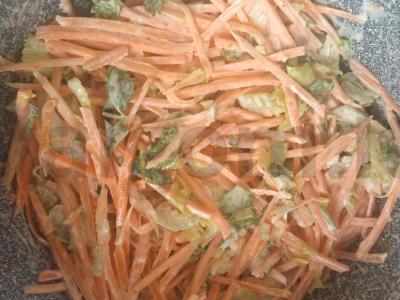 Morkų ir salierų salotas Žingsnis 6