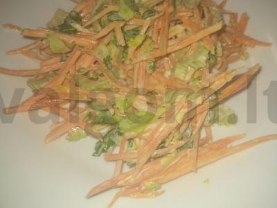 Morkų ir salierų salotas pagrindine nuotrauka