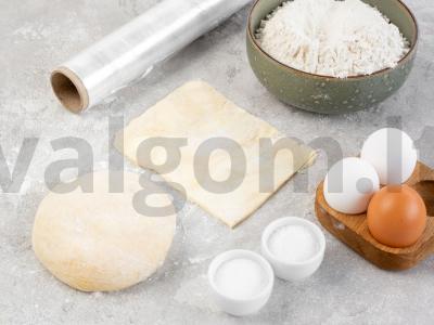 Dešrelės sluoksniuotame tešloje su sezamu Žingsnis 1