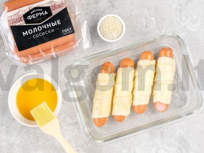 Dešrelės sluoksniuotame tešloje su sezamu Žingsnis 3