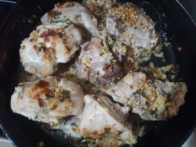 Skanus triušis su daržovėmis ir Dijon garstyčiomis pagrindine nuotrauka