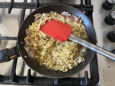 Greito paruošimo makaronų sriuba su apkepinta šonine Žingsnis 3